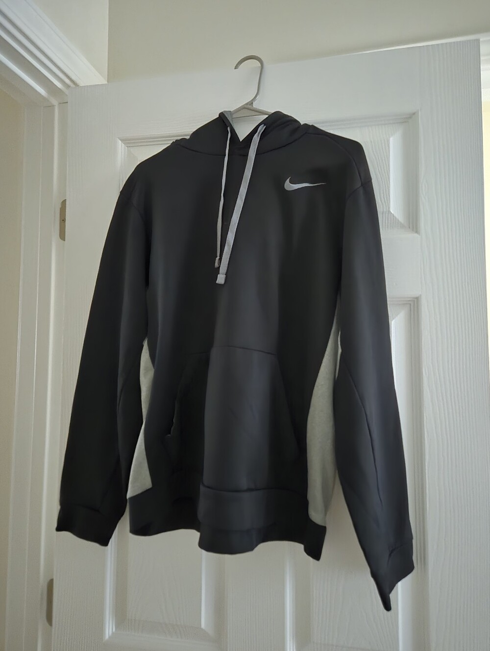 Nike Men's Black & Light Gray Performance Pullover Hoodie